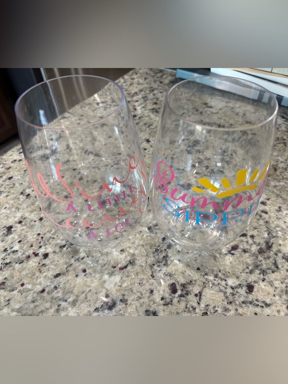 Set of 2 plastic stemless wine glasses in good condition